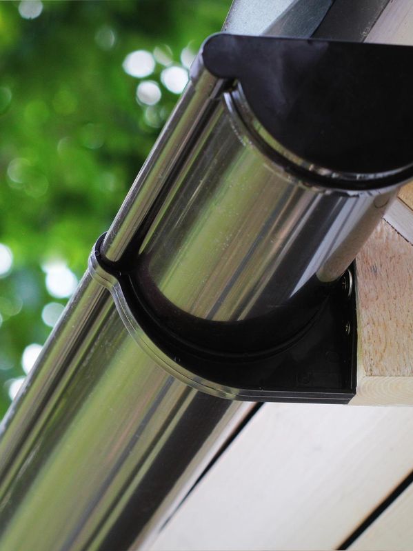 Installation réparation gouttières PVC évacuation eaux